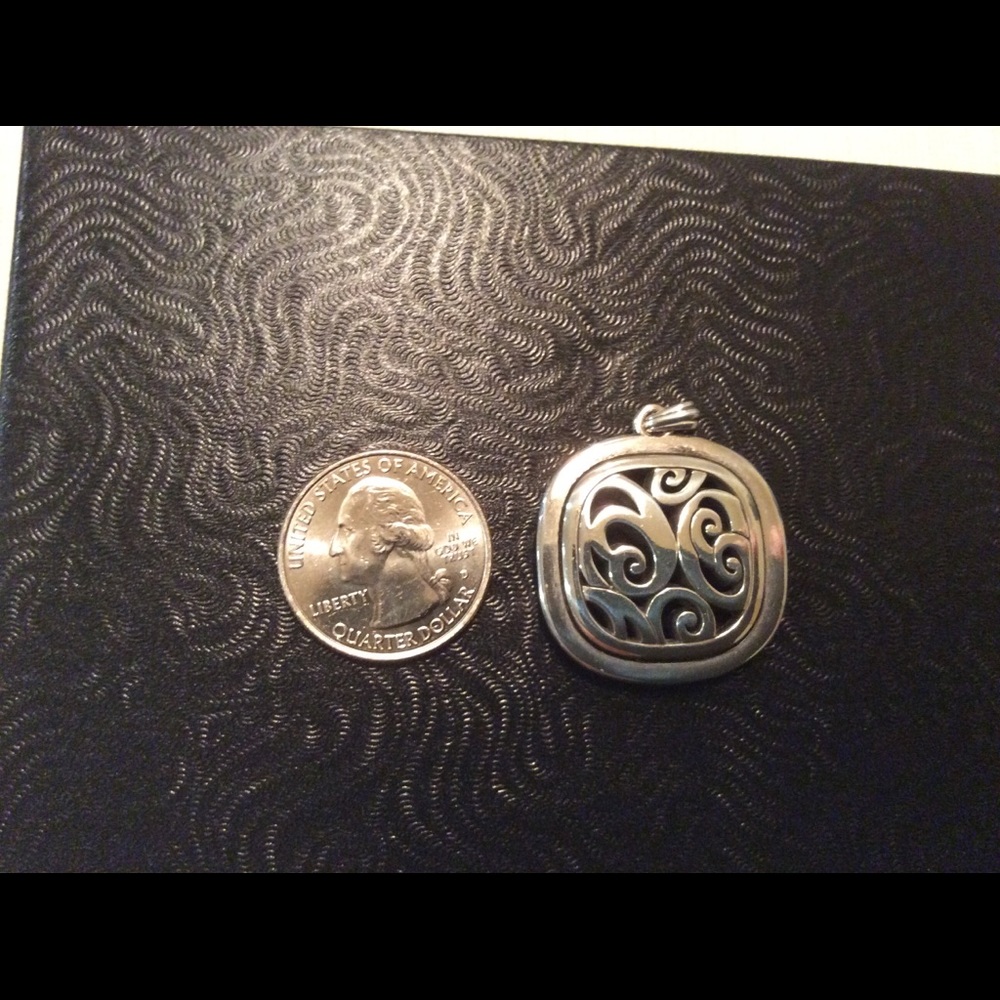 Brighton pendant